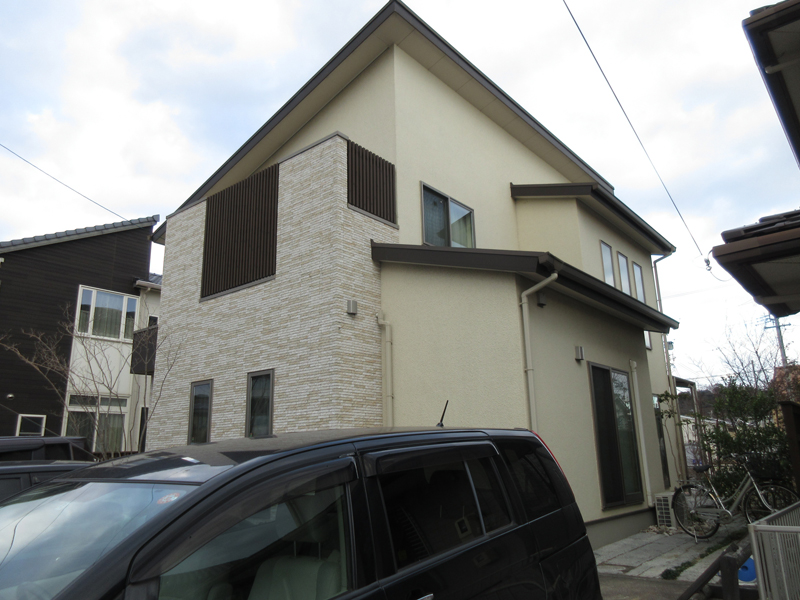 豊川市八幡町 断熱ガイナで屋根塗装、外壁は石調吹付け仕上