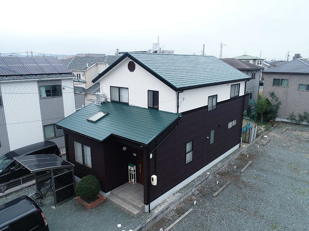 豊川市市田町 無機プランの屋根塗装と外壁艶消しフッソのシックな仕上がり