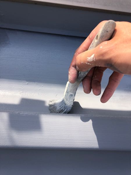 屋根の上塗り（仕上塗り）です。断熱ガイナ塗装