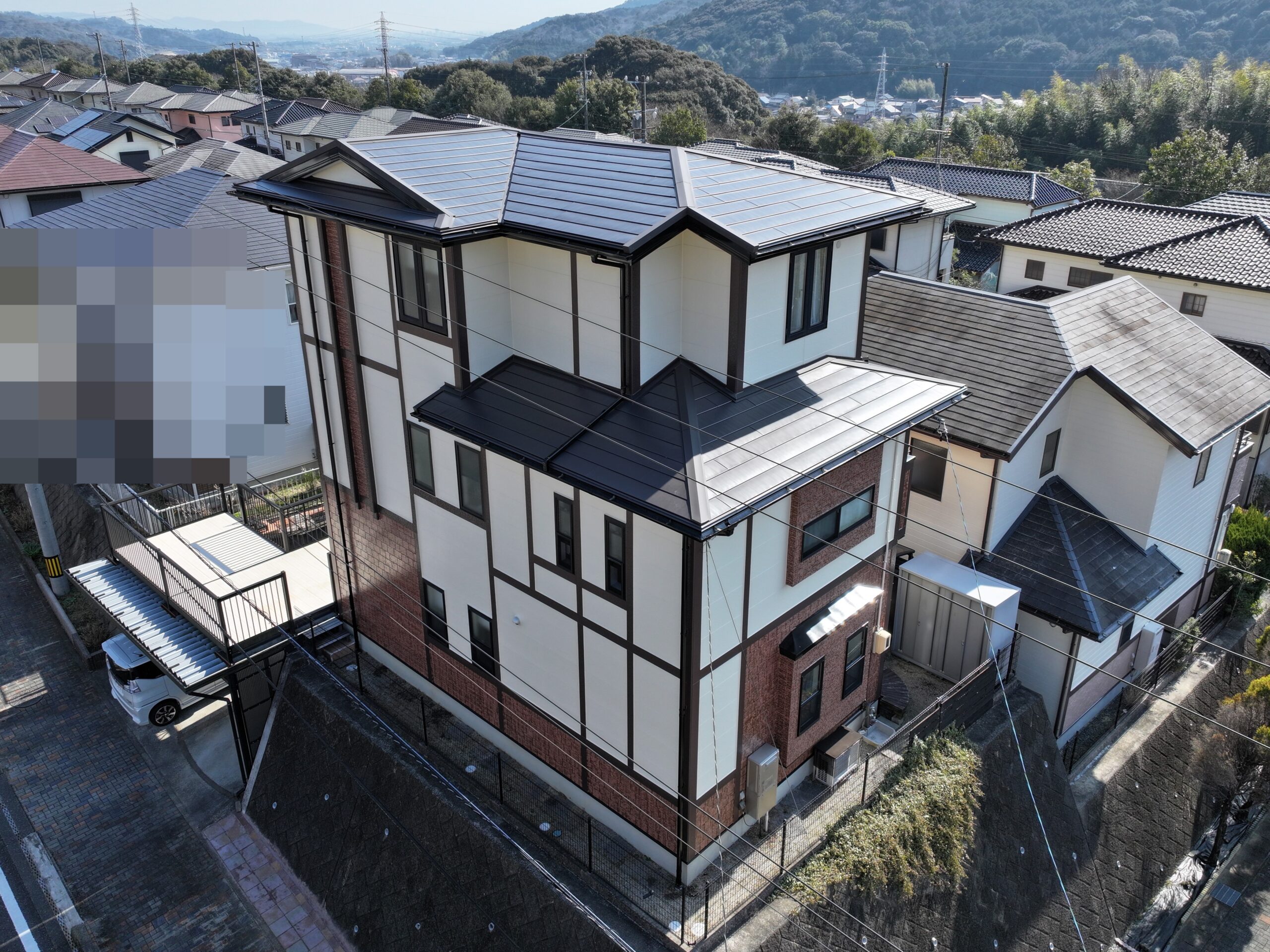 豊川市長沢町 サーラ住宅の施工事例■屋根カバーと多彩仕上げでイメージ一新