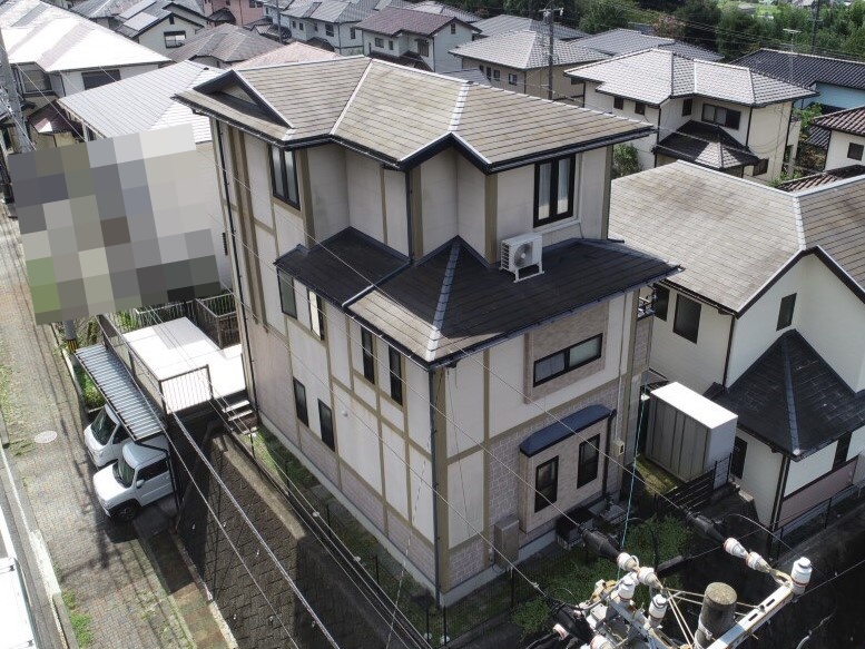 豊川市長沢町 サーラ住宅の施工事例■屋根カバーと多彩仕上げでイメージ一新
