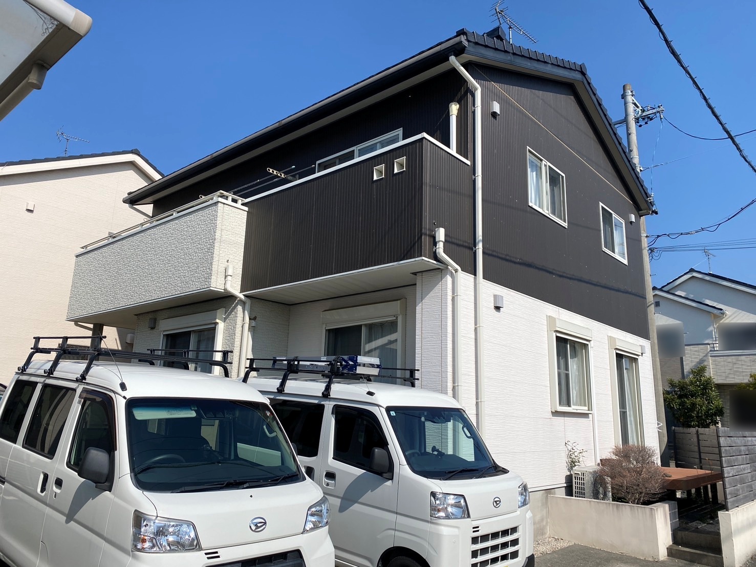 豊川市三蔵子町 外壁塗替え事例【ブラウン/ホワイト系】
