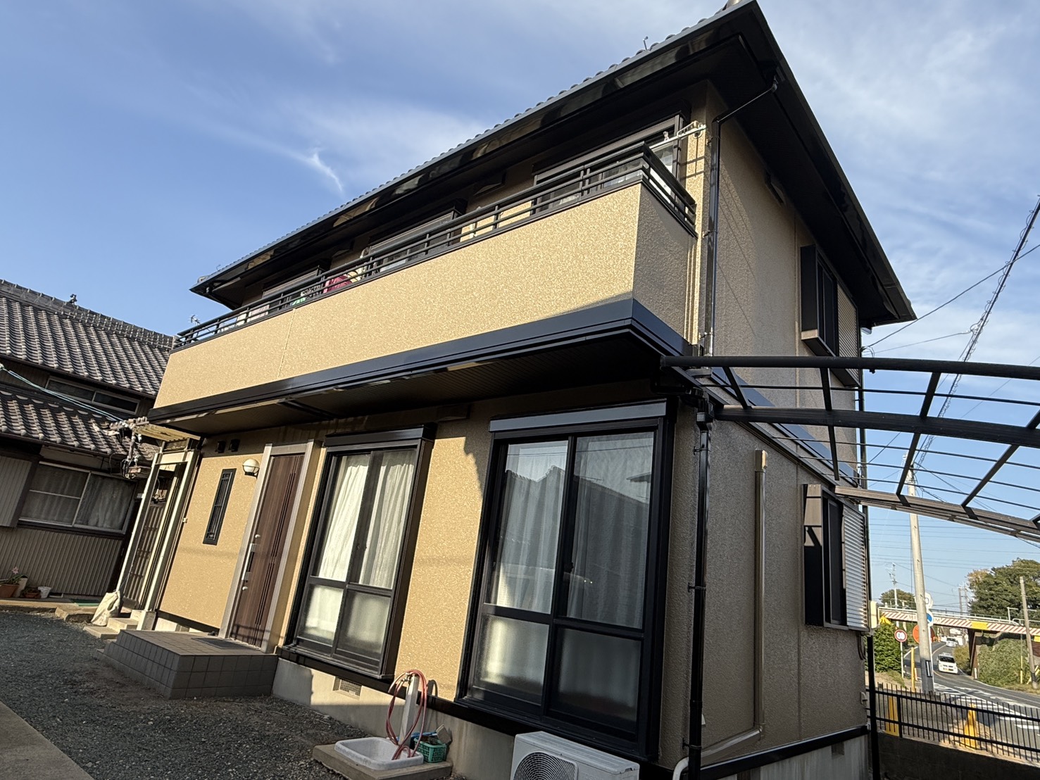 【豊川市平井町】無機塗料×付帯ブラックでメリハリのある外観に｜外壁塗装事例