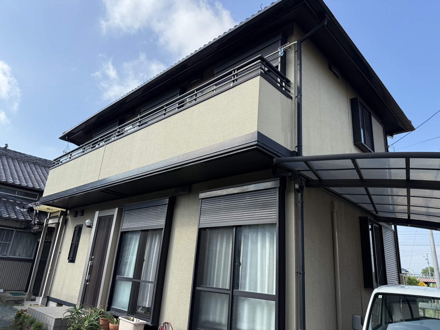 【豊川市平井町】無機塗料×付帯ブラックでメリハリのある外観に｜外壁塗装事例