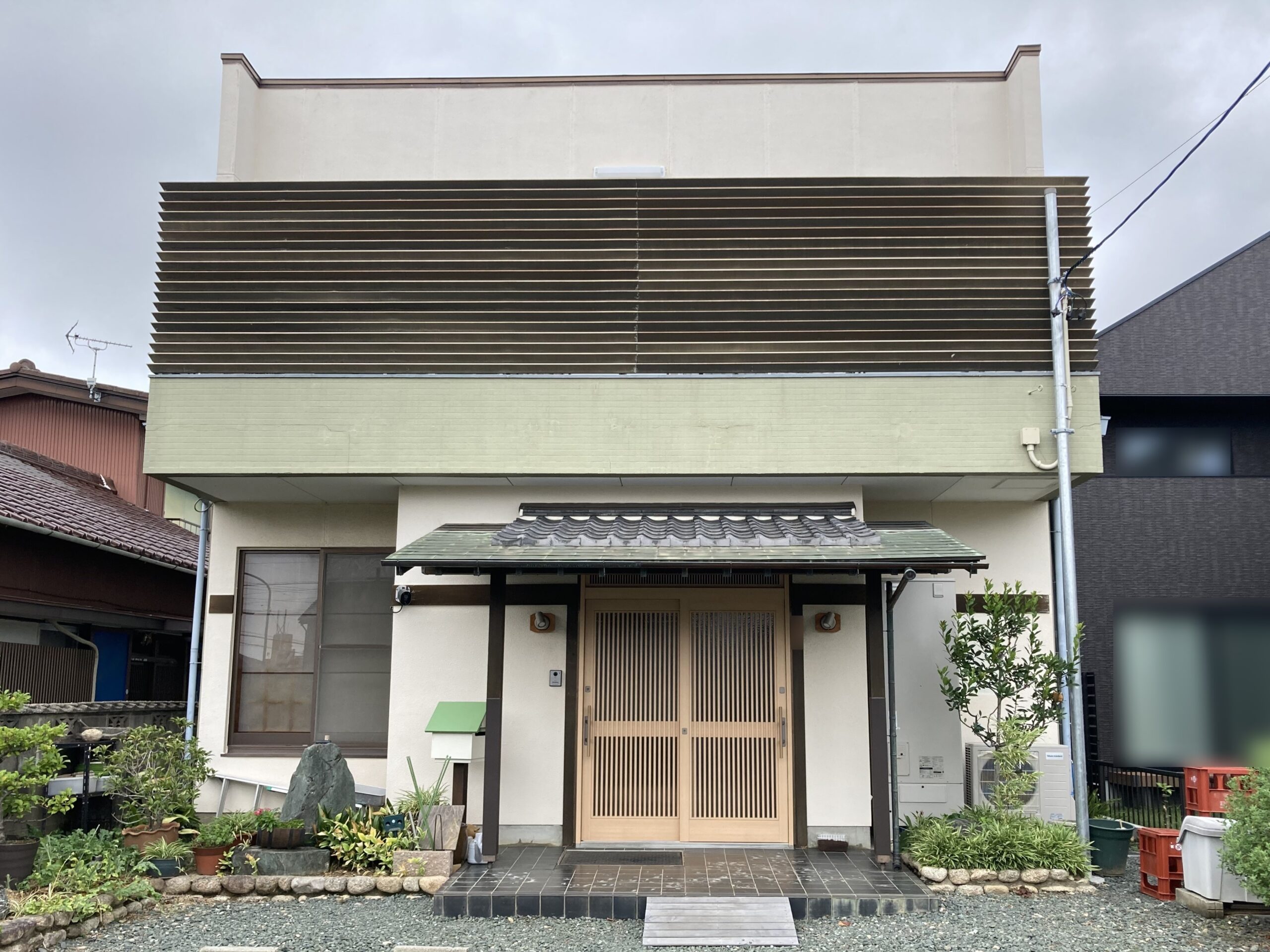 【豊川市蔵子】ホワイト×グリーンで爽やかな外観へ｜屋根・外壁塗装 O様邸 施工事例