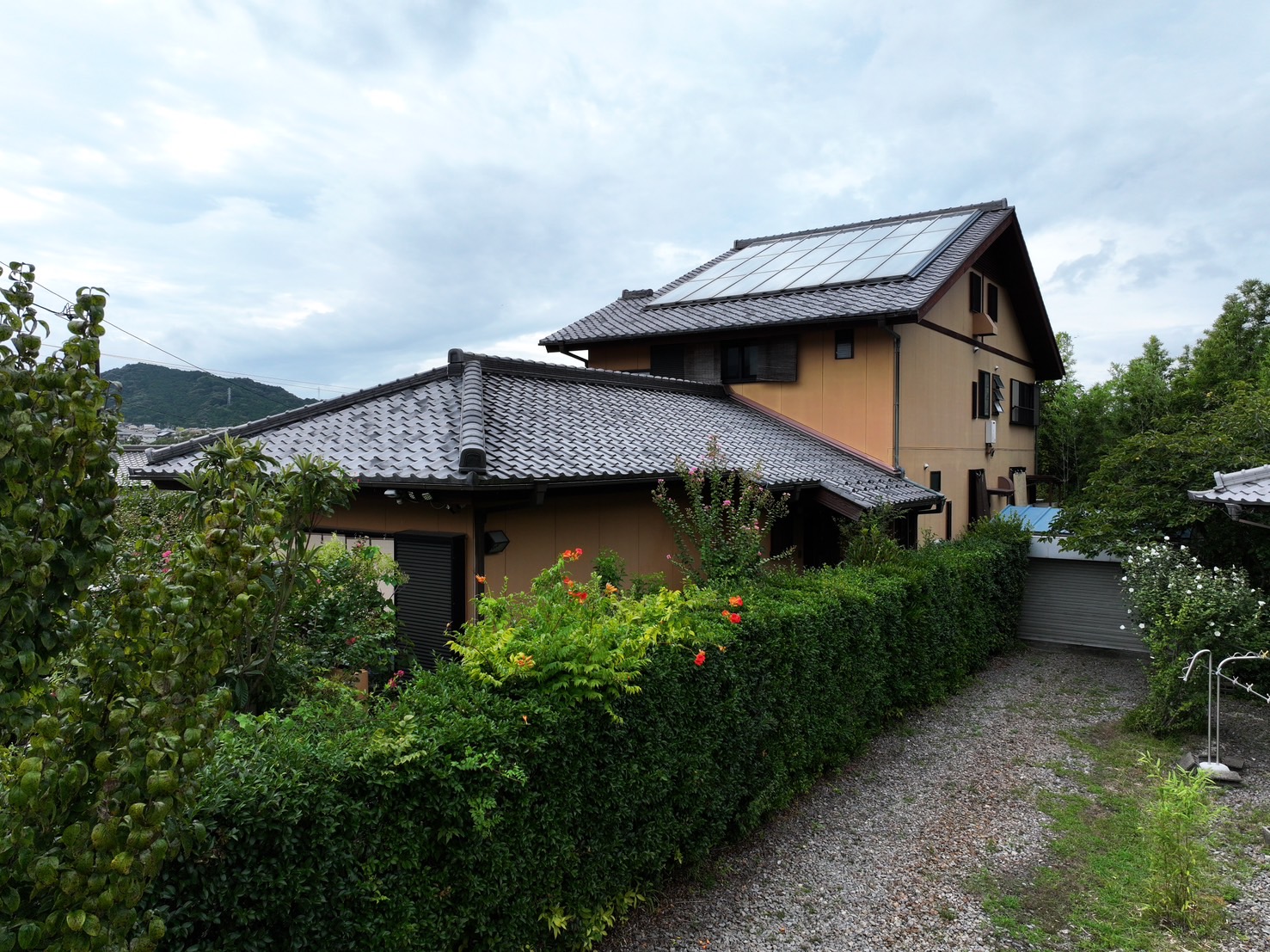 【岡崎市本宿町】ガイナで明るく快適に｜やさしいイエロー系外壁塗装