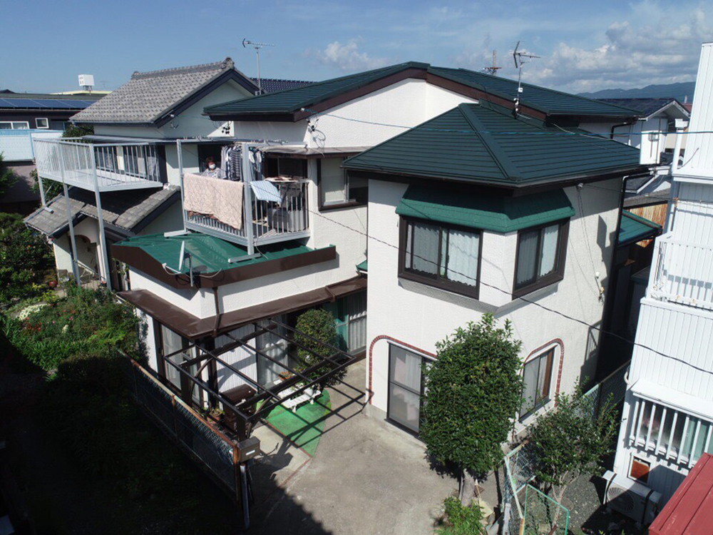 豊川市山道町 外壁塗装と屋根カバー工法による葺き替え！横暖ルーフ使用です