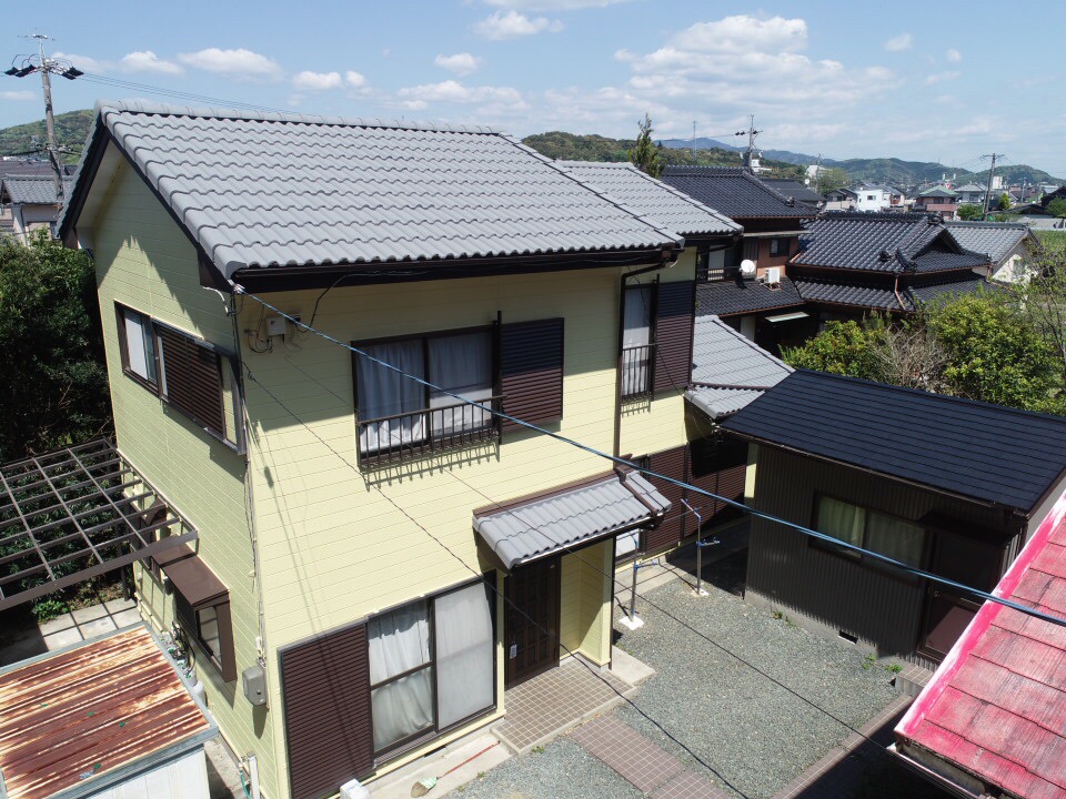 豊川市御油町 屋根は断熱ガイナ！外壁は汚れにくいリファインでの塗替えです