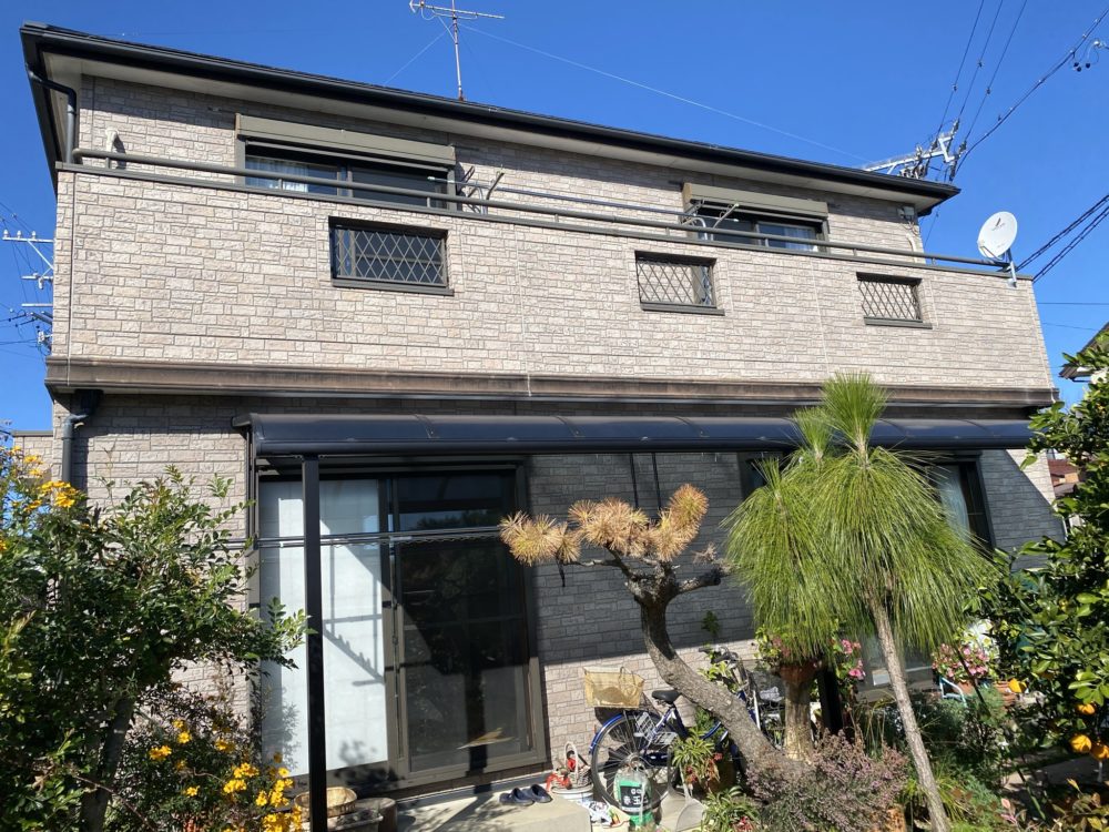 豊川市八幡町 外壁はシリコン塗料での塗替え、屋根は横暖ルーフで張替えました
