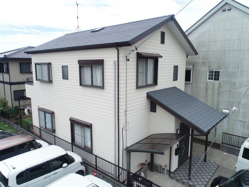 豊川市下長山町 清潔感のある白い外壁にイメージチェンジ！ガイナで屋根外壁塗装