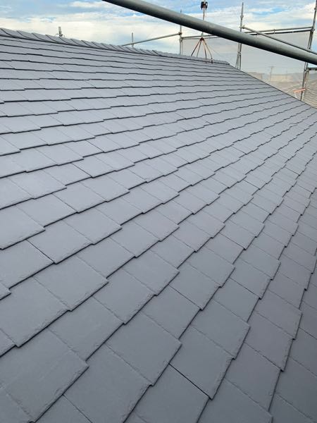 屋根の断熱塗装ガイナが完成しました。
お色は特別色のN40！
濃いグレーです。