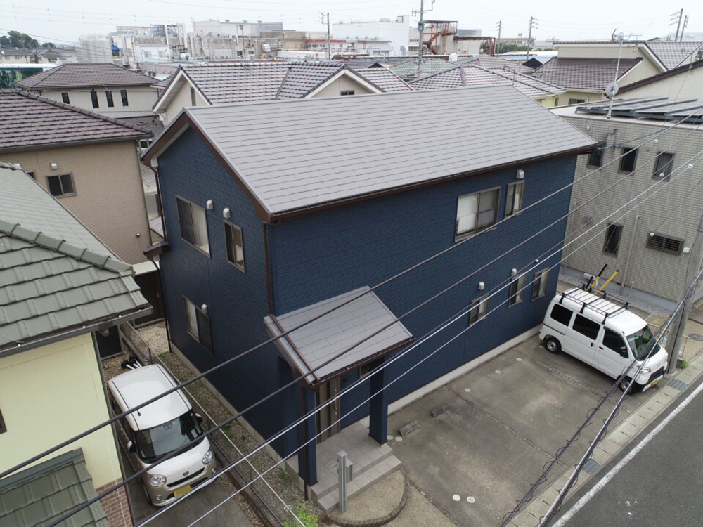 豊川市伊奈町 希少なブルー系の外壁事例♦屋根のグレーもいい案配です