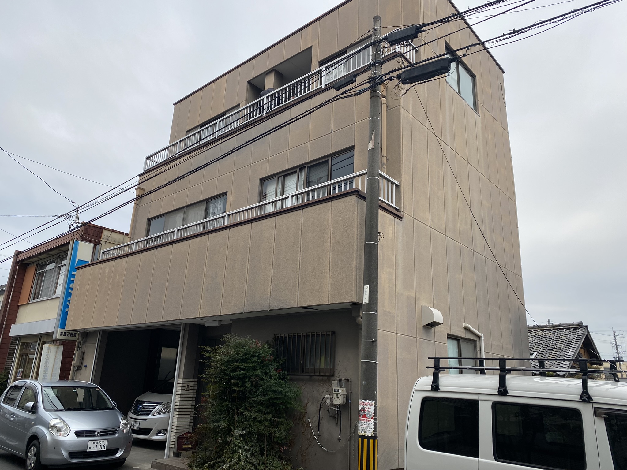 豊川市国府町 雨漏りも解消！色も満足！■屋根・外壁塗装と防水工事