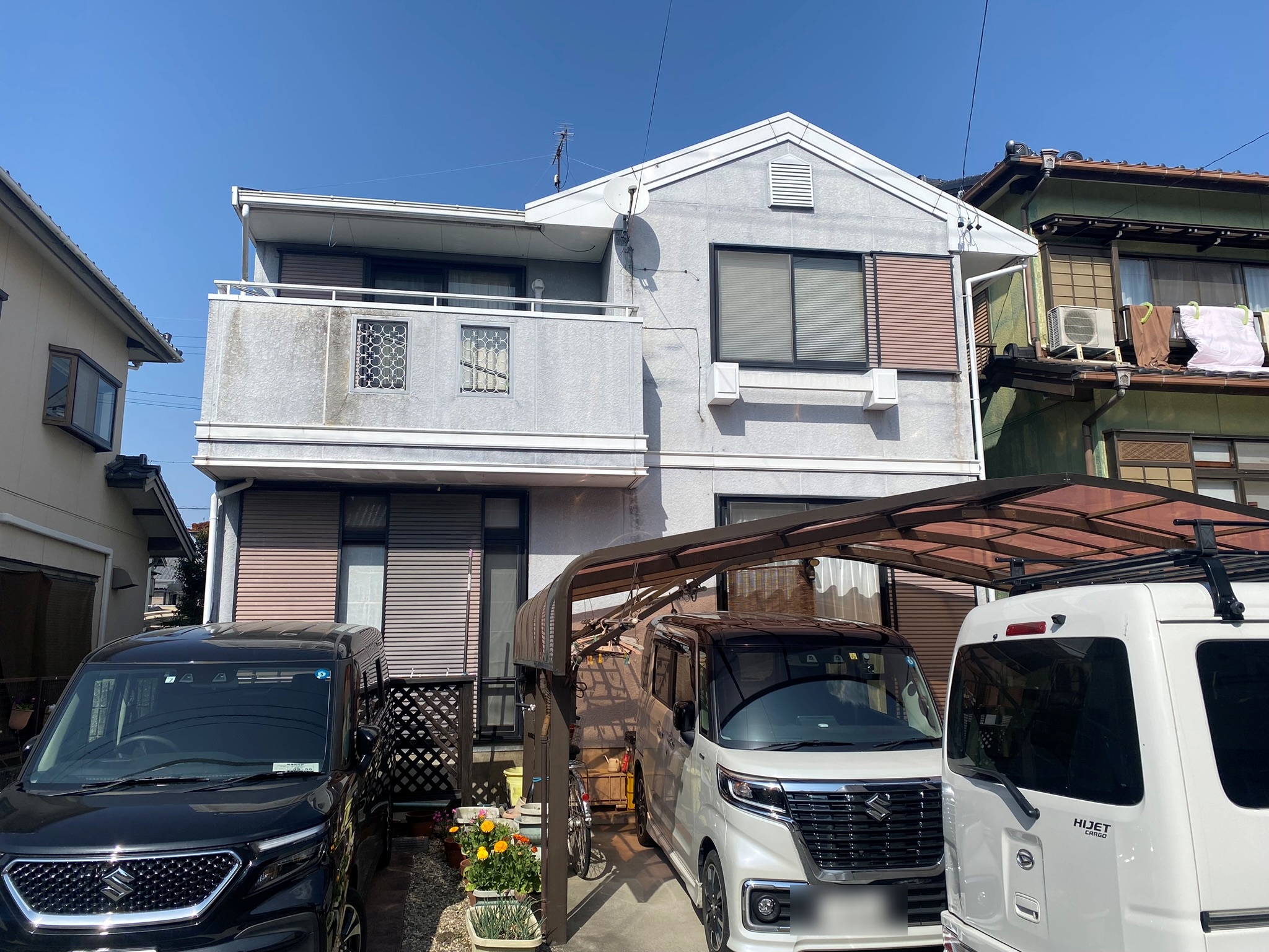 豊川市東光町 艶消し塗装の定番『ガイナ』🔆屋根は高耐候AGCフッソの施工例