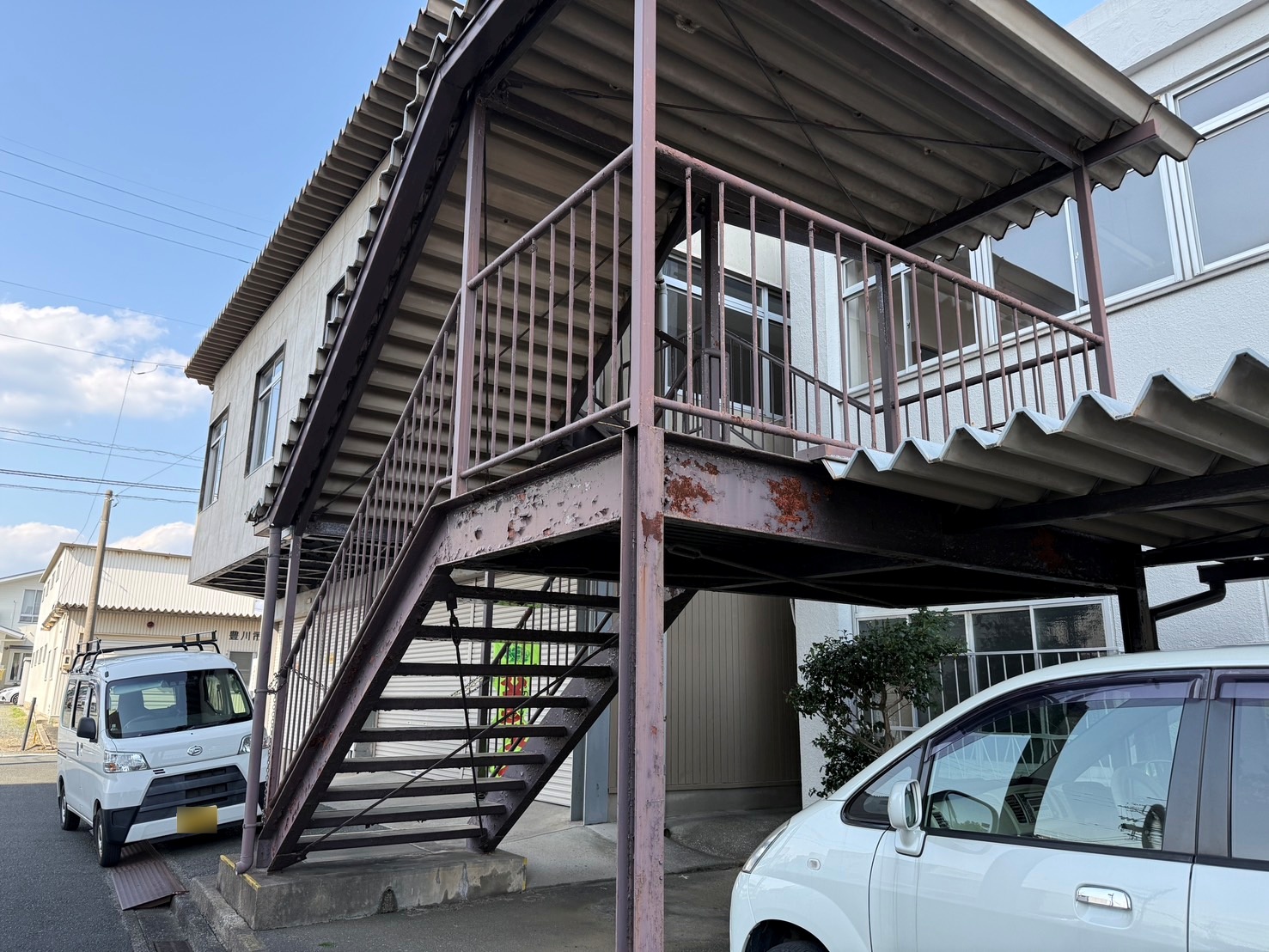 豊川市諏訪 鉄骨階段塗替え事例【グレー系】