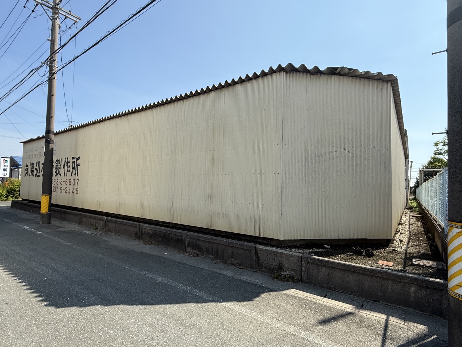 豊川市小田渕町 外壁・鉄扉塗替え事例【ホワイト系】