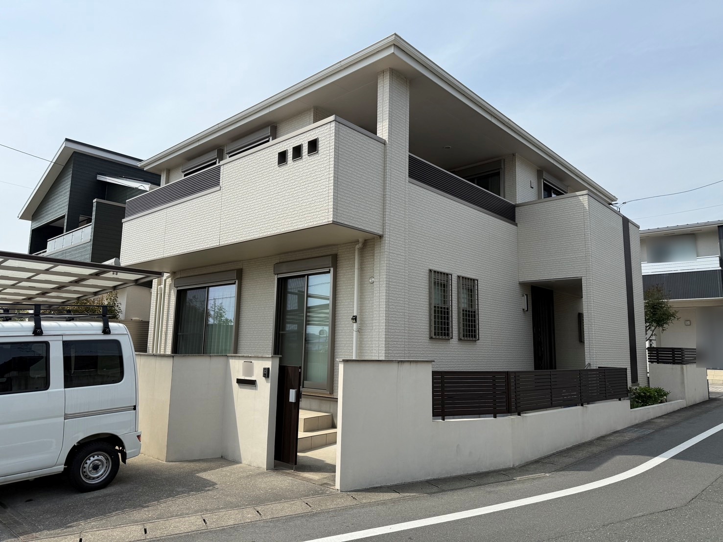 豊川市平尾町　屋根・外壁塗替え事例【ホワイト系】