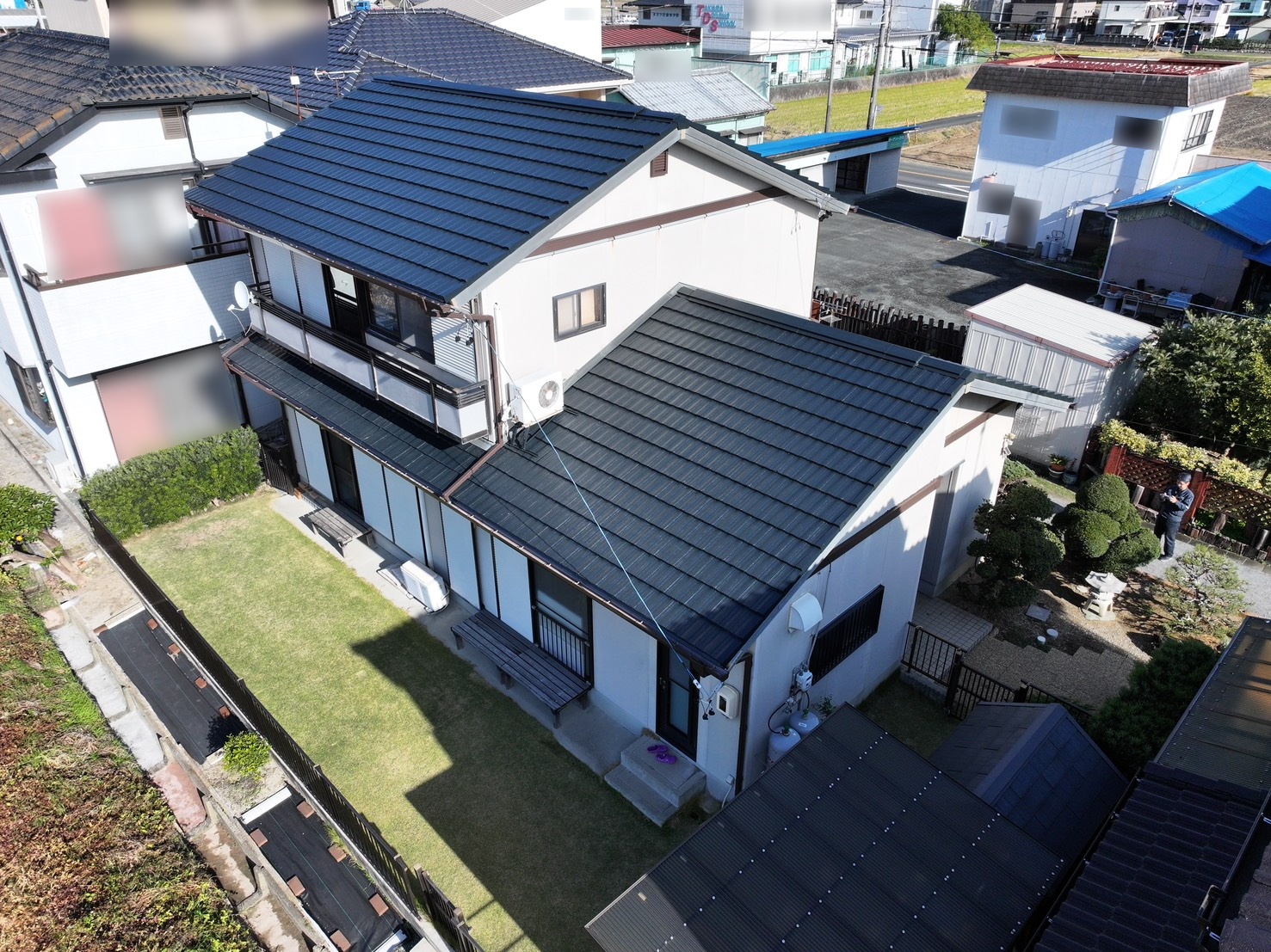 【豊川市御津町】ブラック屋根で重厚感アップ｜プラチナルーフシリコンによる屋根塗装事例