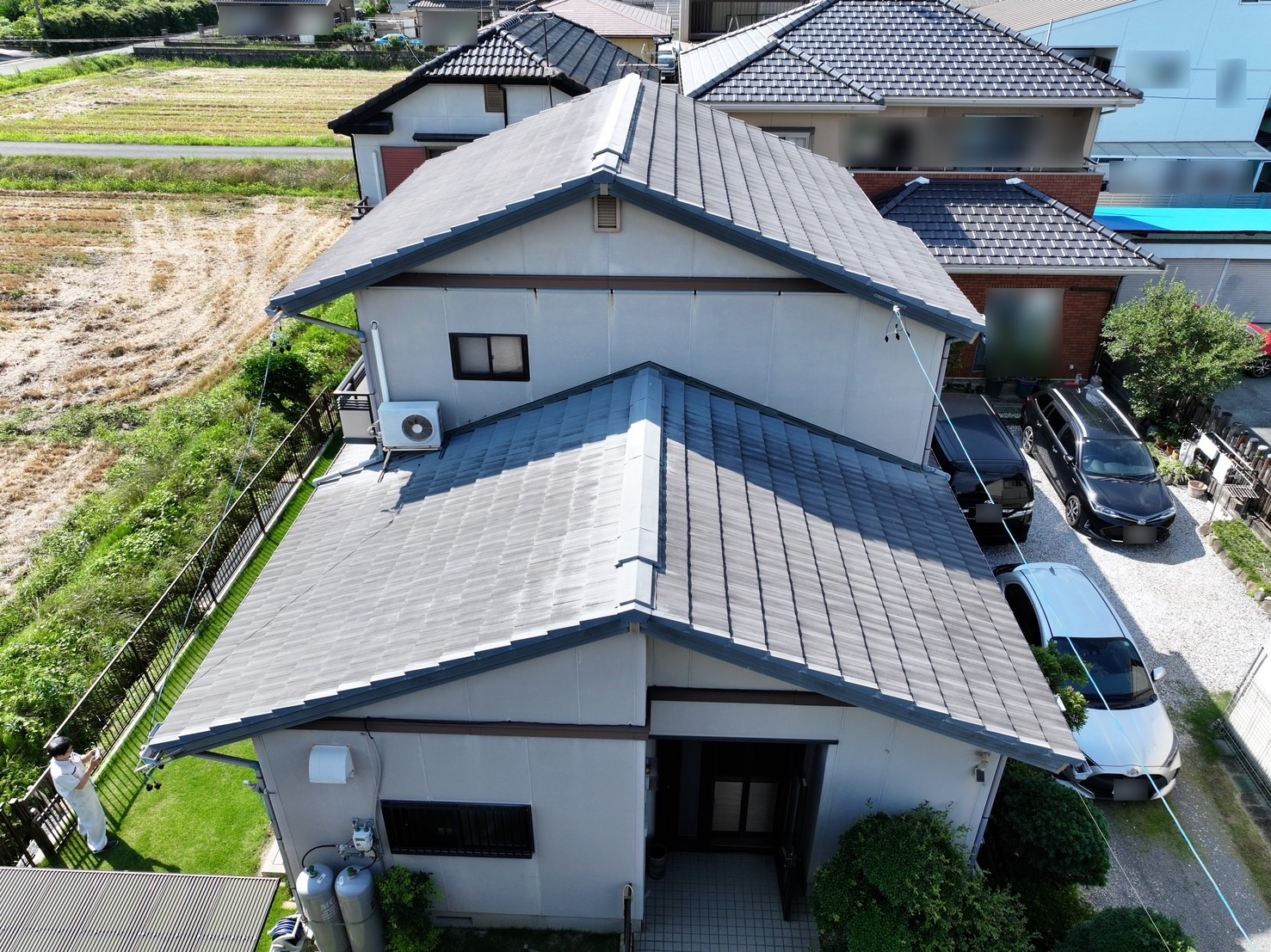 【豊川市御津町】ブラック屋根で重厚感アップ｜プラチナルーフシリコンによる屋根塗装事例