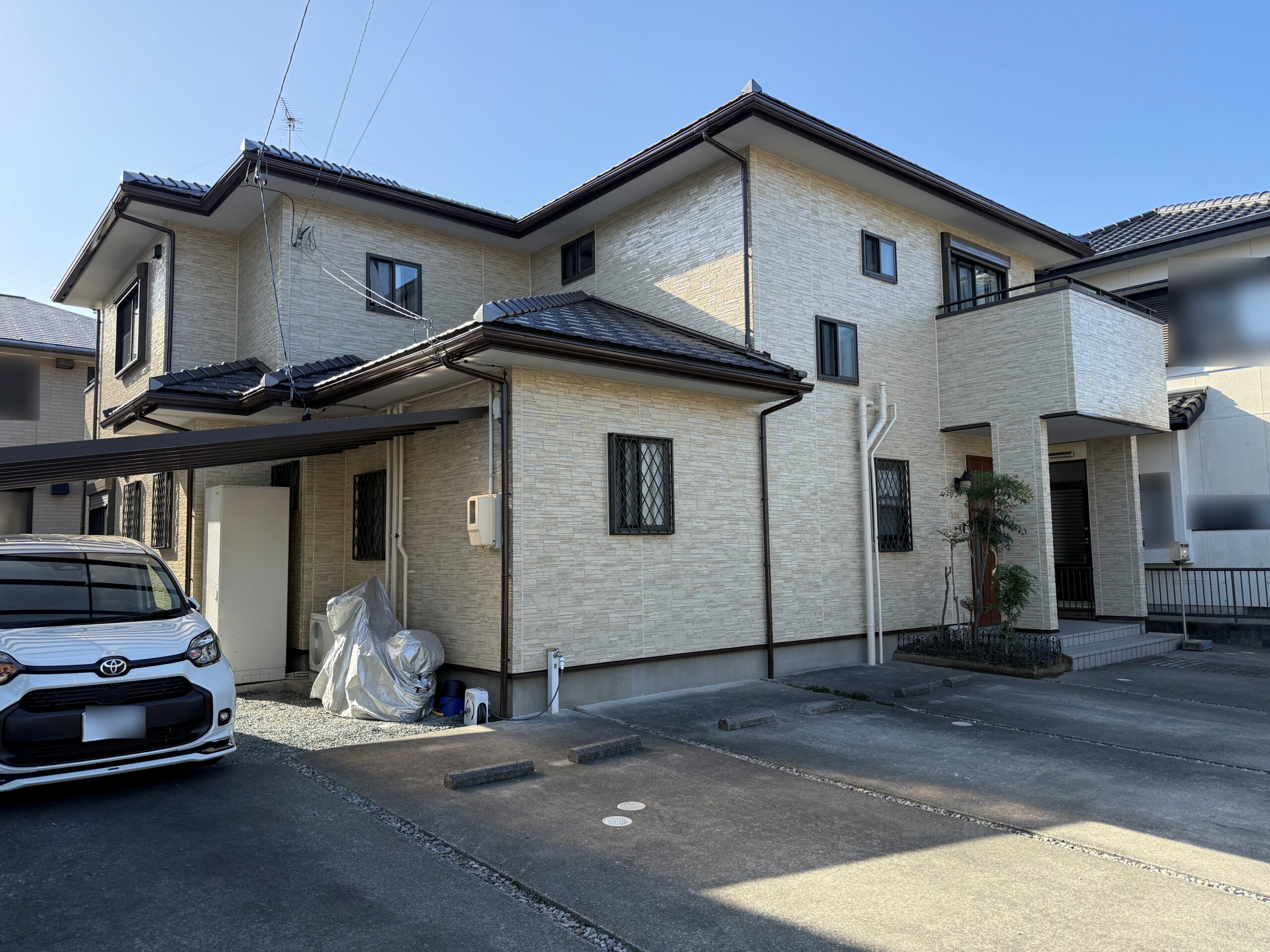 【豊川市伊奈町】外壁の風合いをそのまま残すクリヤー塗装仕上げ｜無機UVクリヤー施工事例