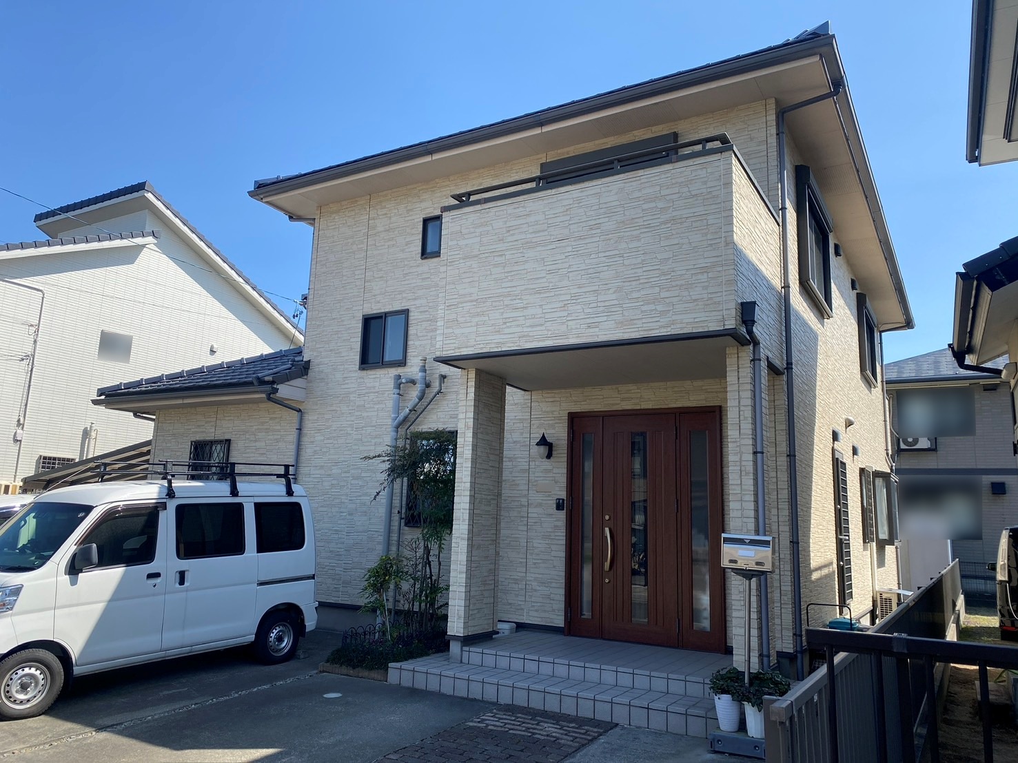 【豊川市伊奈町】外壁の風合いをそのまま残すクリヤー塗装仕上げ｜無機UVクリヤー施工事例