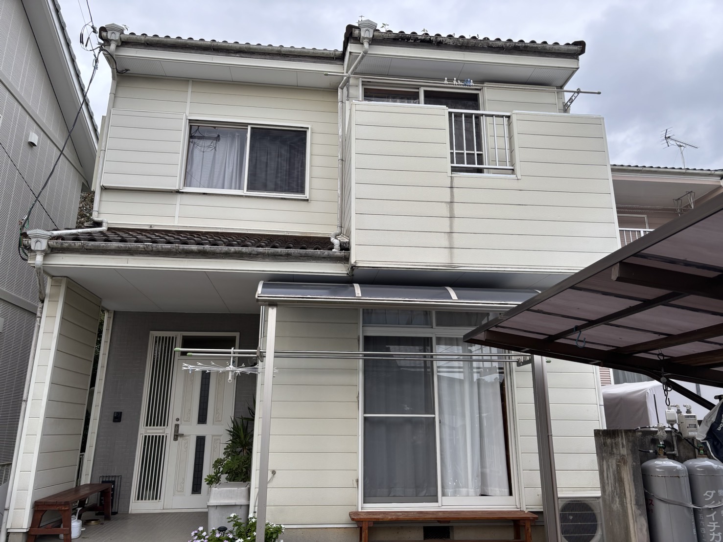 【豊川市御油町】ここまで変わる！グレー系で一新した屋根・外壁塗装ビフォーアフター