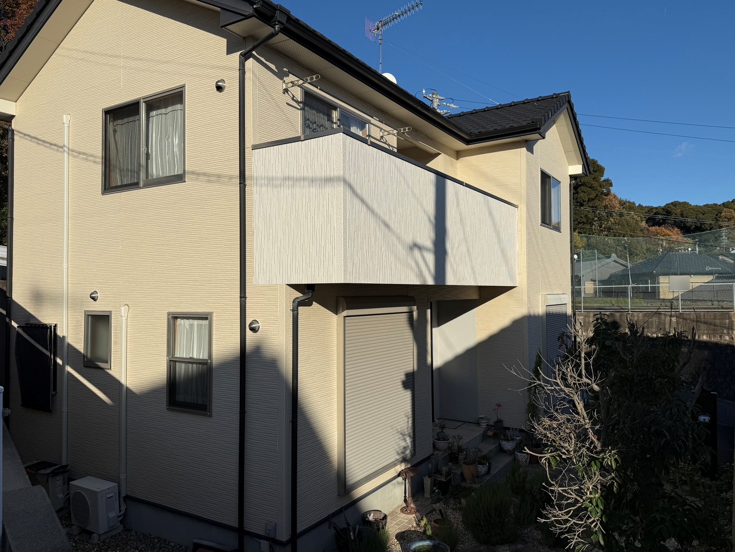 【豊川市御油町】無機UVコートでグレー系に一新｜高耐久外壁塗装