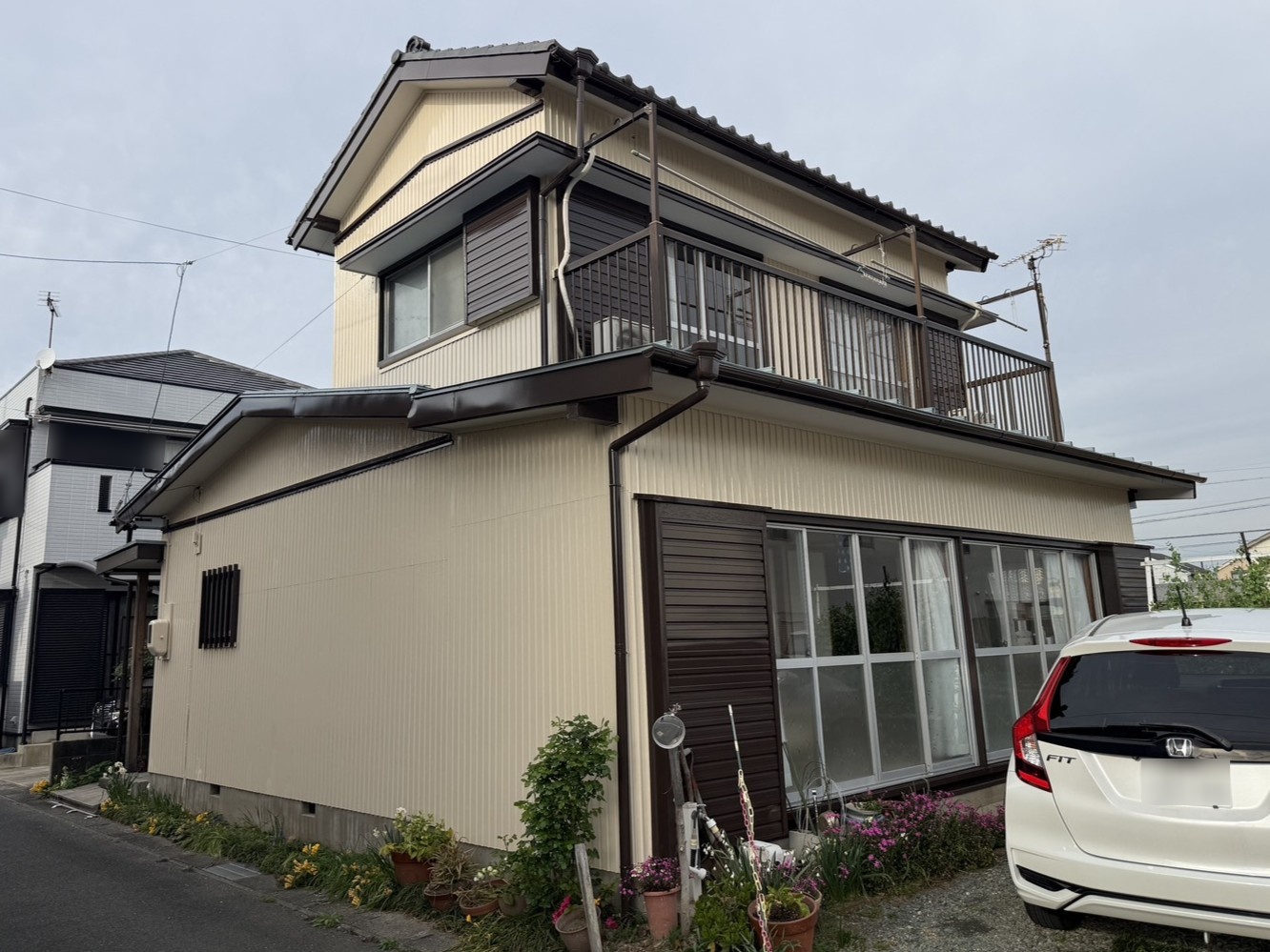 【豊川市西塚町 屋根・外壁塗装】ベージュで上品に一新｜無機UVコートで長持ちする住まいへ